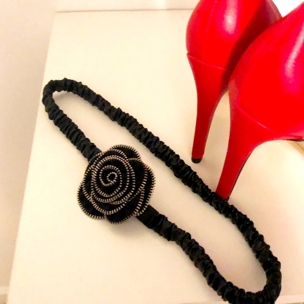 Express zipper rose waist belt